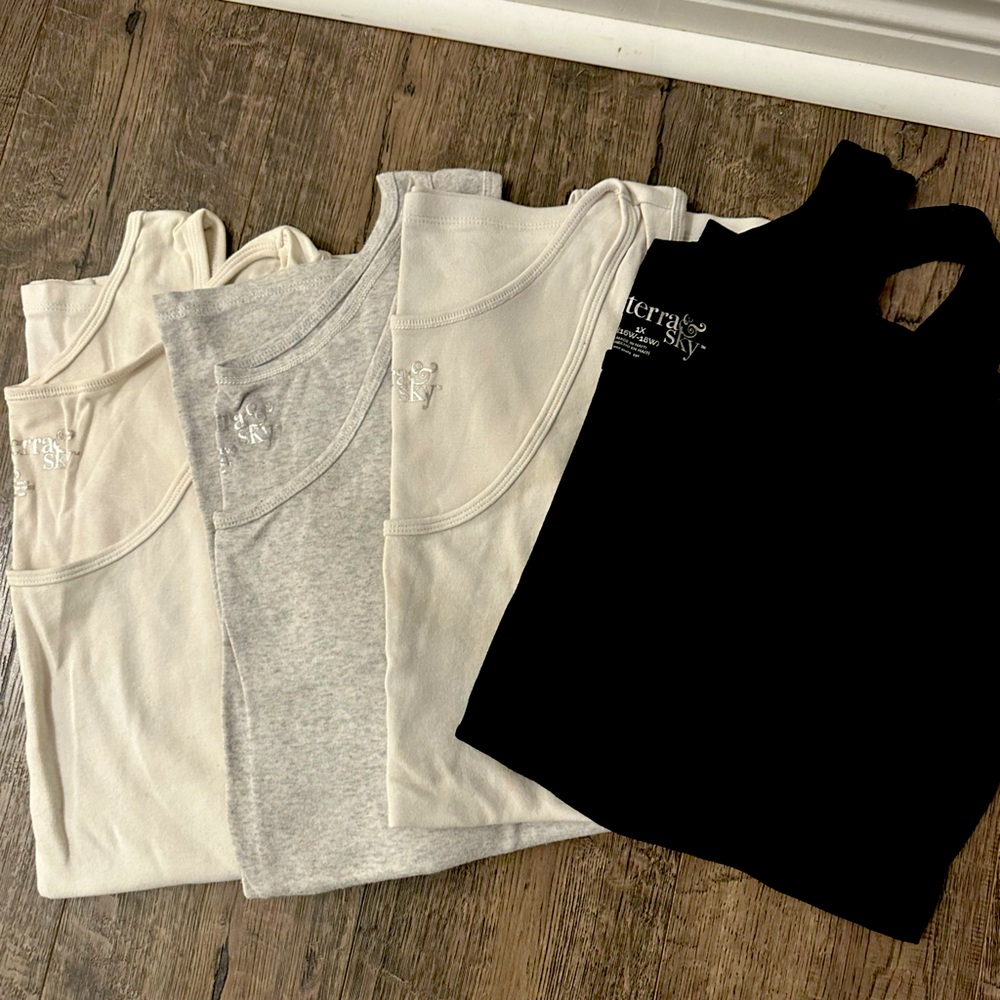 Set of tank tops